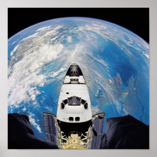 Fischaugenansicht Space Shuttle Atlantis Erdumlauf Poster