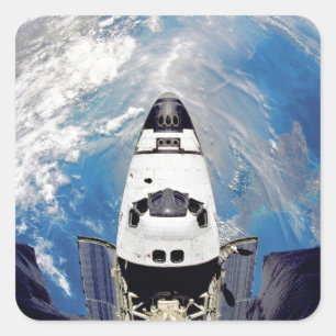 Fischaugenansicht Space Shuttle Atlantis Erdumlauf Quadratischer Aufkleber