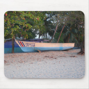 Fischboot am Tamarindo-Strand, Costa Rica Mousepad