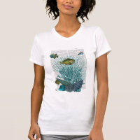 Fische, blaue Muscheln und Korallen
