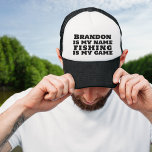 Fischen ist mein Spiel 70's Typografie Rente Truckerkappe<br><div class="desc">Suchen Sie einen stilvollen und komfortablen LKW-Hut,  den Sie für Ihre Abenteuer im Ruhestand tragen können? Karo unsere "Fishing Is My Game" 70er Typografy Retirement Trucker Hat! Dieser Hut ist in einem Retro-inspirierten Design mit fett formatierter Typografie gehalten und ist ideal für alle Rentner,  die zum Fischen Lieben haben.</div>