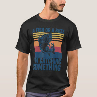 Fischer fischt einen Fisch oder ein Summen, das ic T-Shirt