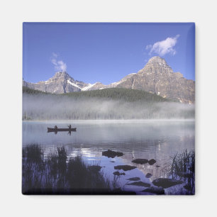 Fischer im Kanu auf dem Wasservogelsee, Banff Magnet