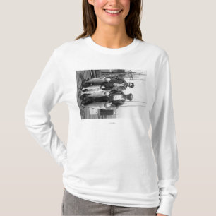 Fischer und Lachse auf Docks, Washington T-Shirt