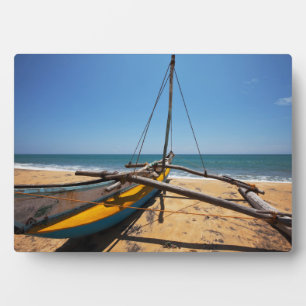 Fischerboot am Strand verankert Fotoplatte