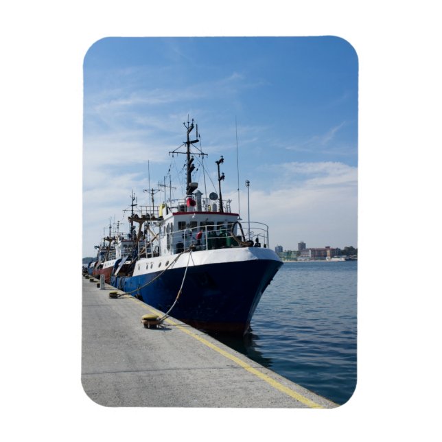 Fischerboot auf Ankerplätzen Magnet (Vertikal)