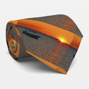 Fischerboot bei Sonnenuntergang, Orange Sky Krawatte