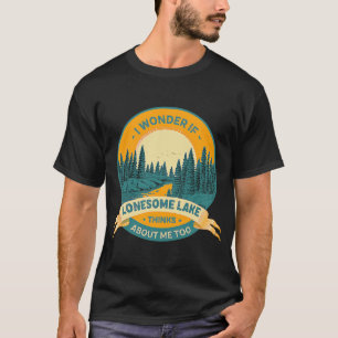 Fischerboot Camping See Urlaub einsamer See T-Shirt