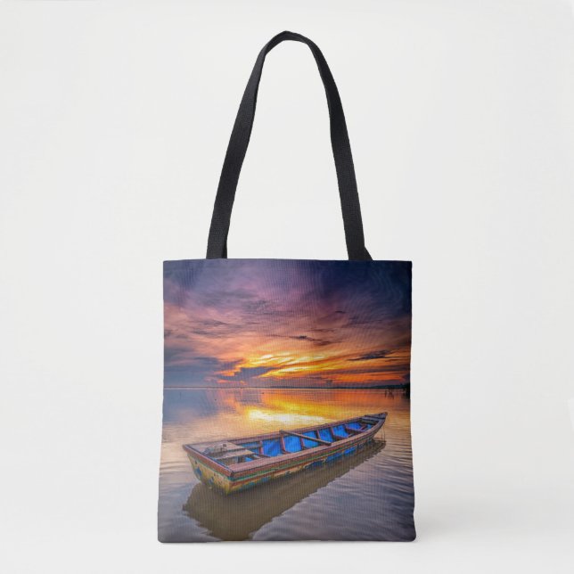 Fischerboot dem Strand an des Sonnenaufgang-| (Vorderseite)