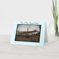 Fischerboot mit Hummer am Strand am Meer