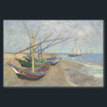 Fischerboote am Strand von Vincent Van Gogh Seidenpapier<br><div class="desc">Fischerboote am Strand in Les Saintes-Maries-de-la-Mer. Können Sie sehen, warum diese Fischerboote etwas unreal erscheinen? Verglichen mit der unregelmäßigen Oberfläche des Sandstrandes wurden sie übermäßig zweidimensional gestrichen. Die Boote bestehen aus gleichfarbigen Bereichen innerhalb starker Konturen. Außerdem werfen die Boote keine Schatten auf den Strand. Diese stilistischen Elemente waren Van Gogh...</div>