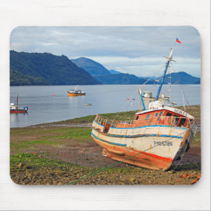 Fischerboote, Hornopiren, Chile Mousepad