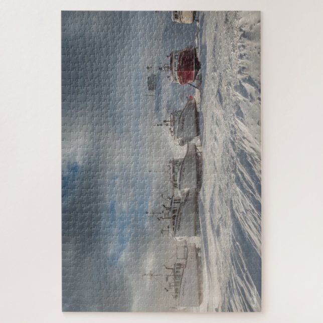 Fischerboote im Schnee Puzzle (Vertikal)