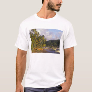 Fischerboote, Soufriere, St Lucia, Karibik T-Shirt