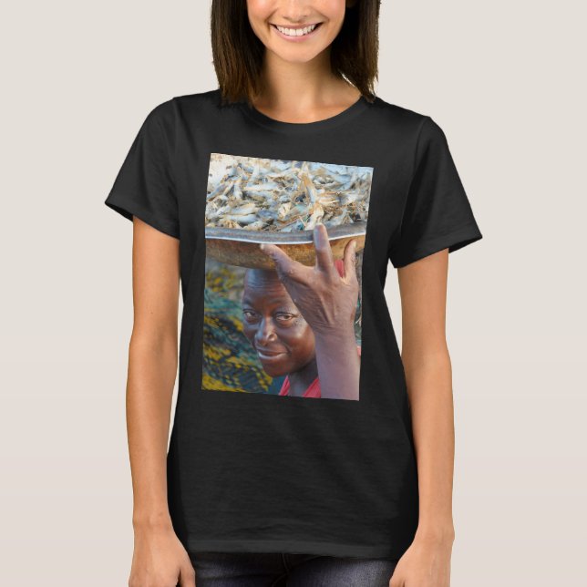Fischhändler in Saint-Louis, Senegal T-Shirt (Vorderseite)