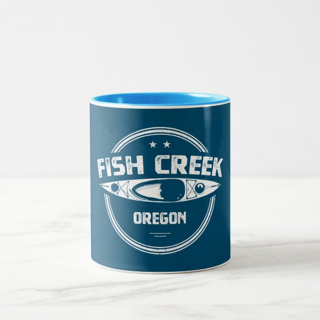 Fish Creek Oregon Kayak Zweifarbige Tasse (Mittel)