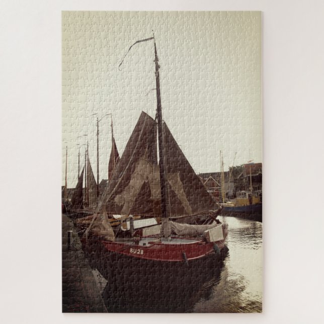 Fishing boat in Harbor  Puzzle (Vertikal)
