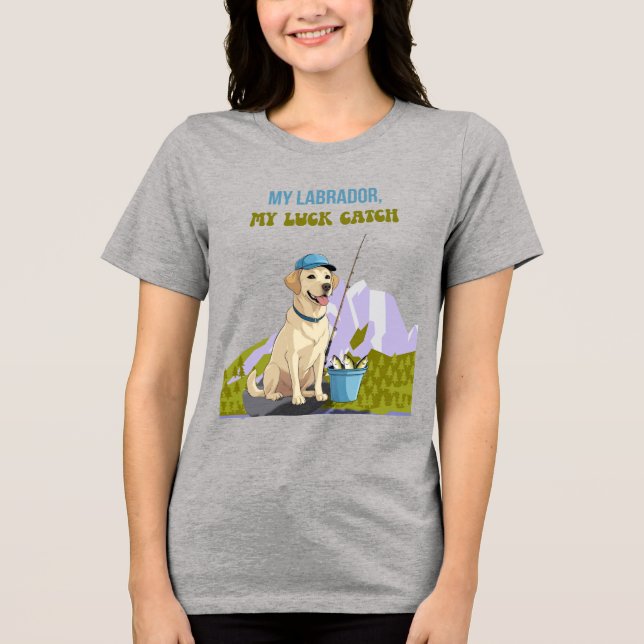 Fishing Buddy – Labrador Retriever Edition Tri-Blend Shirt (Vorderseite)