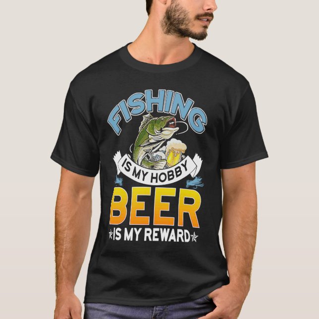 Fishing Is My Hobby Beer Is My Reward Father's Day T-Shirt (Vorderseite)