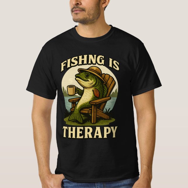 Fishing Is My Therapy-Relaxing Fish on Lake Chair T-Shirt (Vorderseite)