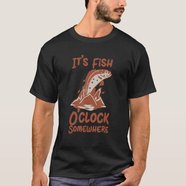 Fishing   It's Fish O'clock Somewhere Fishing Desi T-Shirt (Vorderseite)