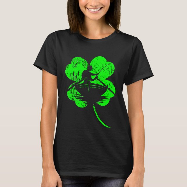 Fishing St Patrick s day shamrock  Fishing T-Shirt (Vorderseite)