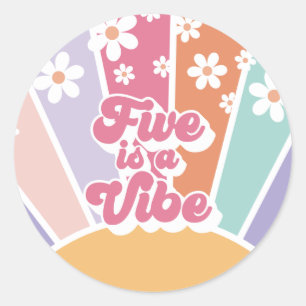 Five is a Vibe Retro Sonnenschein Regenbogen Gänse Runder Aufkleber