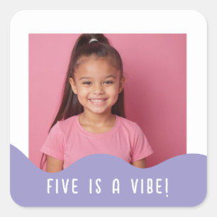 Five ist ein Vibe Custom Foto Geburtstagsparty Fav Quadratischer Aufkleber