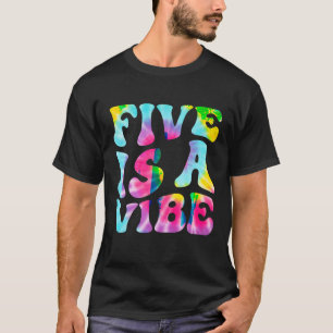 Five ist ein Vibe Groovy 5. Geburtstag Thema 5. T-Shirt