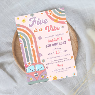 Five ist ein Vibe Groovy Retro Daisy 5. Geburtstag Einladung