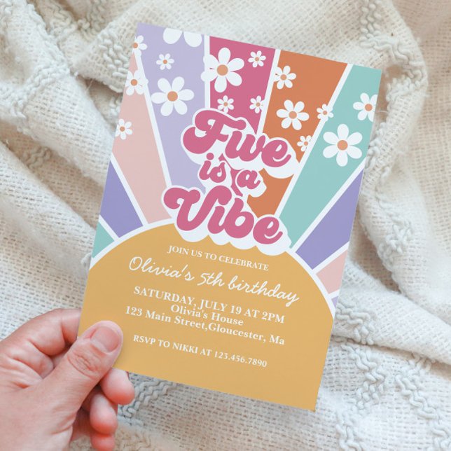 Five ist ein Vibe Retro Sunshine Rainbow Daisy Inv Einladung (Von Creator hochgeladen)