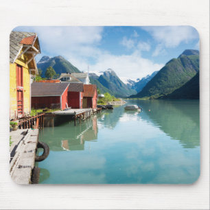 Fjaerlandsfjord Fjordlandschaft in Norwegen Mousepad