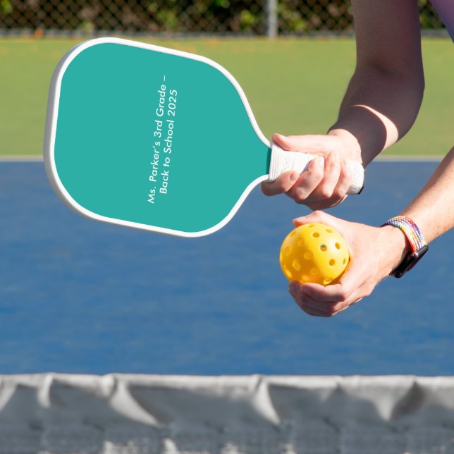 Flacher Aquamariner Hintergrund - Zurück-zur-Schul Pickleball Schläger (InSitu)