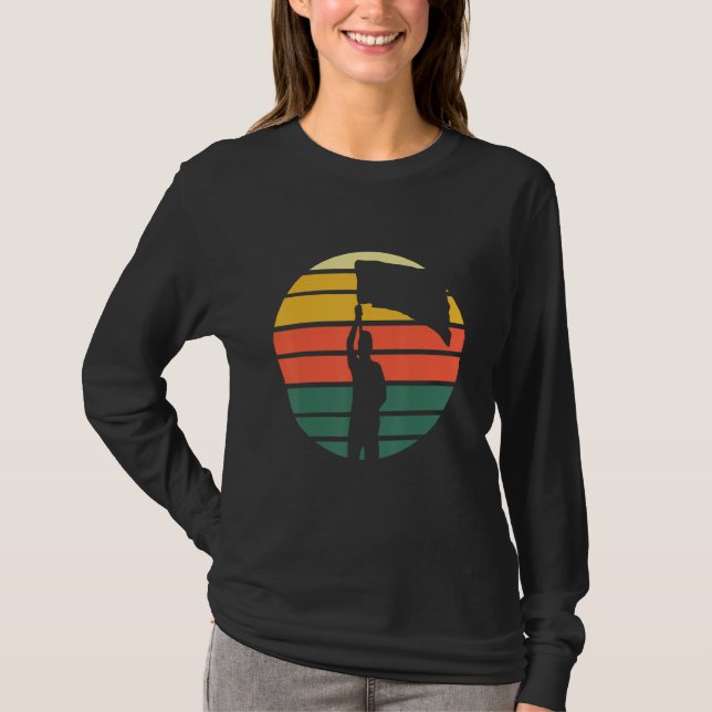 Flag Thrower Retro Design T-Shirt (Vorderseite)