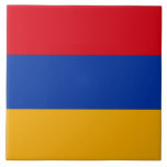 Flagge Armeniens Fliese<br><div class="desc">Dieses Design zeigt die Nationalflagge Armeniens (offiziell die Republik Armenien), eines Binnenlandes im Südkaukasus in Eurasien. Armenien liegt im Western Asiens, im armenischen Hochland, und es grenzt im Westen an die Türkei, im Norden an Georgien, im Osten an die faktisch unabhängige Republik Artsakh und Aserbaidschan und im Süden an den...</div>