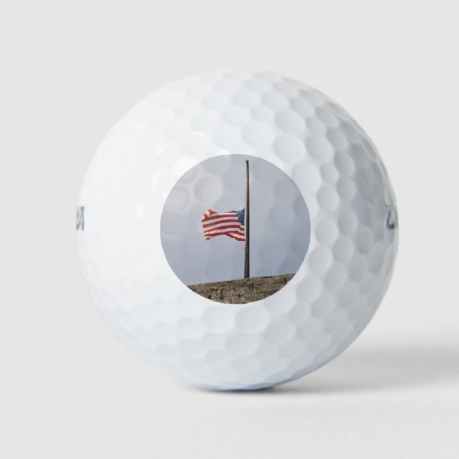 Flagge der Vereinigten Staaten bei Half-Mast (USA) Golfball (Vorderseite)