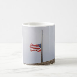 Flagge der Vereinigten Staaten bei Half-Mast (USA) Kaffeetasse