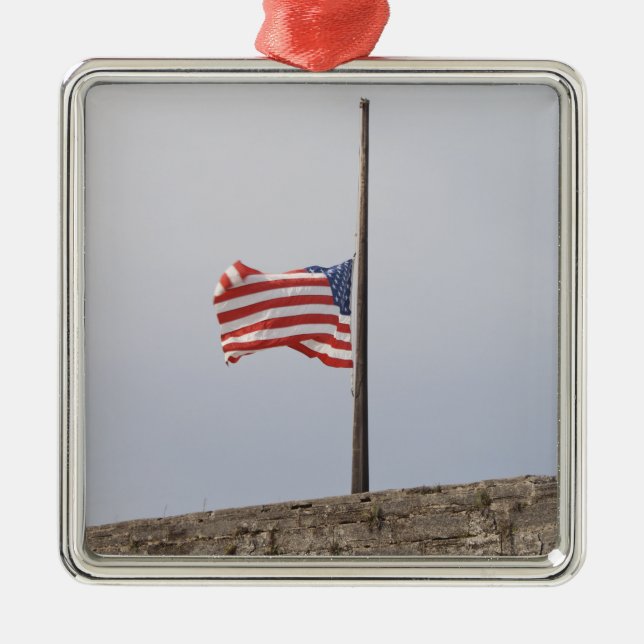 Flagge der Vereinigten Staaten bei Half-Mast (USA) Ornament Aus Metall (Vorne)