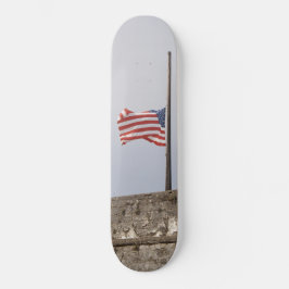 Flagge der Vereinigten Staaten bei Half-Mast (USA) Skateboard