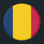 Flagge des Tschad Magnet<br><div class="desc">Die Nationalflagge der Republik Tschad (Französisch: Drapeau du Tchad, Arabisch: ع ل م ت د شا‎) ist eine senkrechte Trifarbe, bestehend aus einem blauen, einem gelben und einem roten Feld (verlassen rechts). Blau wurde durch Grün ersetzt, um Verwechslungen mit Mali zu vermeiden. Die Grundkonstruktion ist die gleiche wie die Flagge...</div>