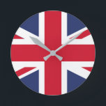Flagge des Vereinigten Königreichs Runde Wanduhr<br><div class="desc">Die Nationalflagge des Vereinigten Königreichs ist die "Union Jack", auch bekannt als "Gewerkschaft Flag". Die Fahne besteht aus dem roten Kreuz des Heiligen Georgs (Schutzheilige von England), in Weiß gekleidet, überlagert vom Kreuzweg von St. Patrick (Schutzheiliger von Irland), die auf dem Salreifen von Heiligem Andrew (Schutzpatron von Schottland) überlagert werden...</div>