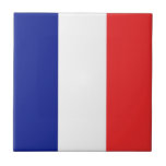 Flagge Frankreichs Tricolore Fliese<br><div class="desc">Die Flagge von Frankreich oder Drapeau de la France ist eine Trikolorenflagge mit drei vertikalen Bändern blau, weiß und rot. Es ist bekannt als die französische Tricolor oder einfach die Tricolor oder Tricolor. Zu Beginn der Französischen Revolution trug die Pariser Miliz, die eine prominente Rolle beim Sturm der Bastille spielte,...</div>