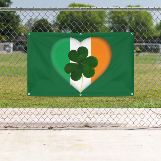 Flagge Irlands Herz mit Kleeblatt St. Patrick Banner (Insitu)