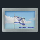 Flagge Israels Rechteckige Gürtelschnalle<br><div class="desc">Die Flagge Israels gegen einen blauen Himmel und Wolken. Fügen Sie Ihren eigenen Text hinzu.</div>