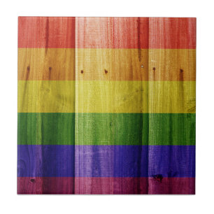 Flagge mit hölzernem Regenbogen Fliese