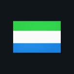 Flagge Sierra Leones Leinwanddruck<br><div class="desc">Dieses Design zeigt die Nationalflagge von Sierra Leone (offiziell als Republik Sierra Leone bekannt und informell als Salone bekannt), einem Land an der Südwestküste Westafrikas. Sierra Leone grenzt an Liberia im Südosten und an die Guinea im Nordosten. Das Land Sierra Leone hat ein tropisches Klima mit einer vielfältigen Umgebung von...</div>