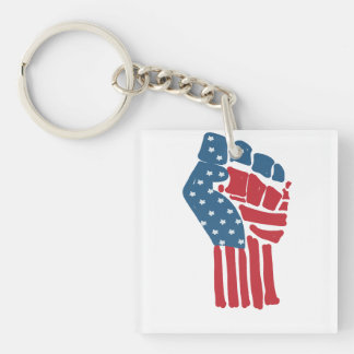 Flagge USA auf einer angehobenen geballten Faust Schlüsselanhänger