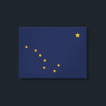 Flagge von Alaska Leinwanddruck<br><div class="desc">Dieses Design zeigt die Flagge von Alaska, ein Staat im Nordwesten der Westküste der Vereinigten Staaten, direkt gegenüber der Beringstraße aus Asien. Sie ist eine Exklave der Vereinigten Staaten und grenzt an die kanadische Provinz British Columbia und das Territorium von Yukon im Osten und Südosten und hat eine Seegrenze mit...</div>