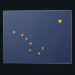 Flagge von Alaska Notizblock<br><div class="desc">Dieses Design zeigt die Flagge von Alaska, ein Staat im Nordwesten der Westküste der Vereinigten Staaten, direkt gegenüber der Beringstraße aus Asien. Sie ist eine Exklave der Vereinigten Staaten und grenzt an die kanadische Provinz British Columbia und das Territorium von Yukon im Osten und Südosten und hat eine Seegrenze mit...</div>