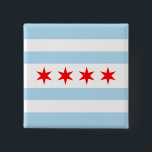 Flagge von Chicago, Illinois Pinback Button<br><div class="desc">Square Button mit Fahne der Stadt Chicago (größte Stadt in Illinois),  weiße und hellblau gestreifte Flagge mit vier roten Sternen</div>